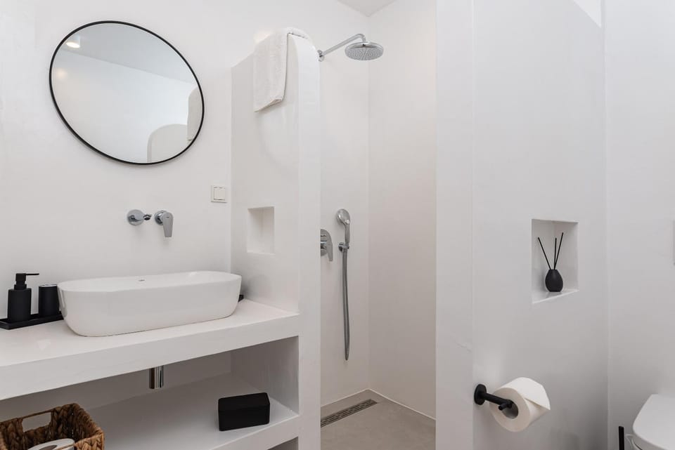 Shower, Toilet, towels