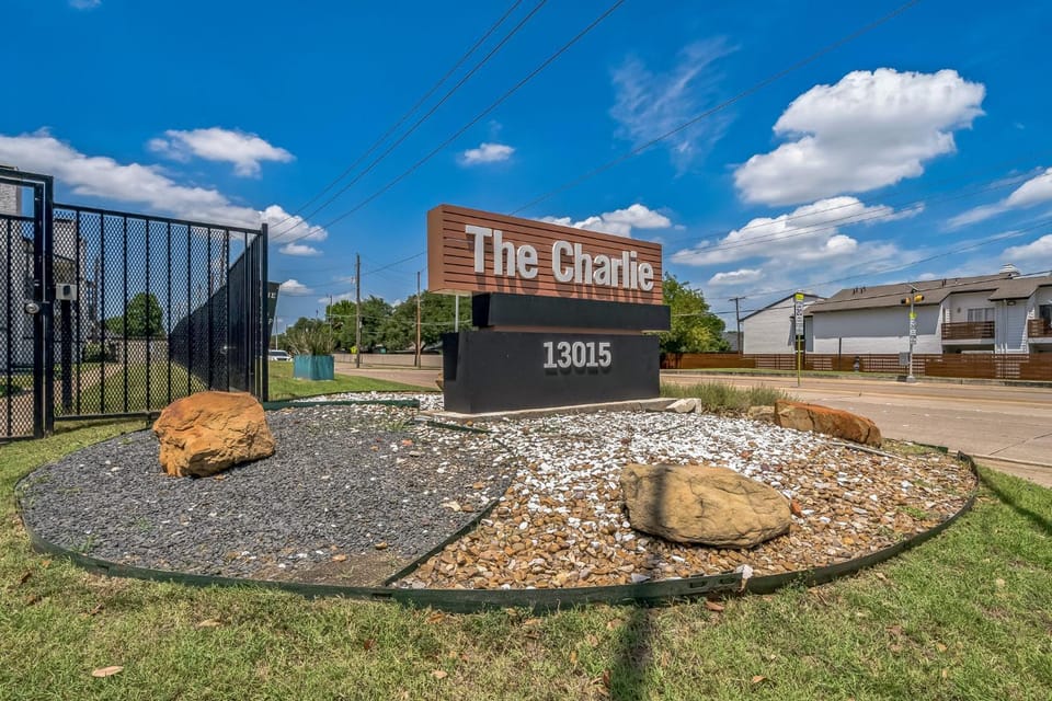 The Charlie 8208 I Spacious and Comfy 1 Bed 1 Bath Apartment in Richardson