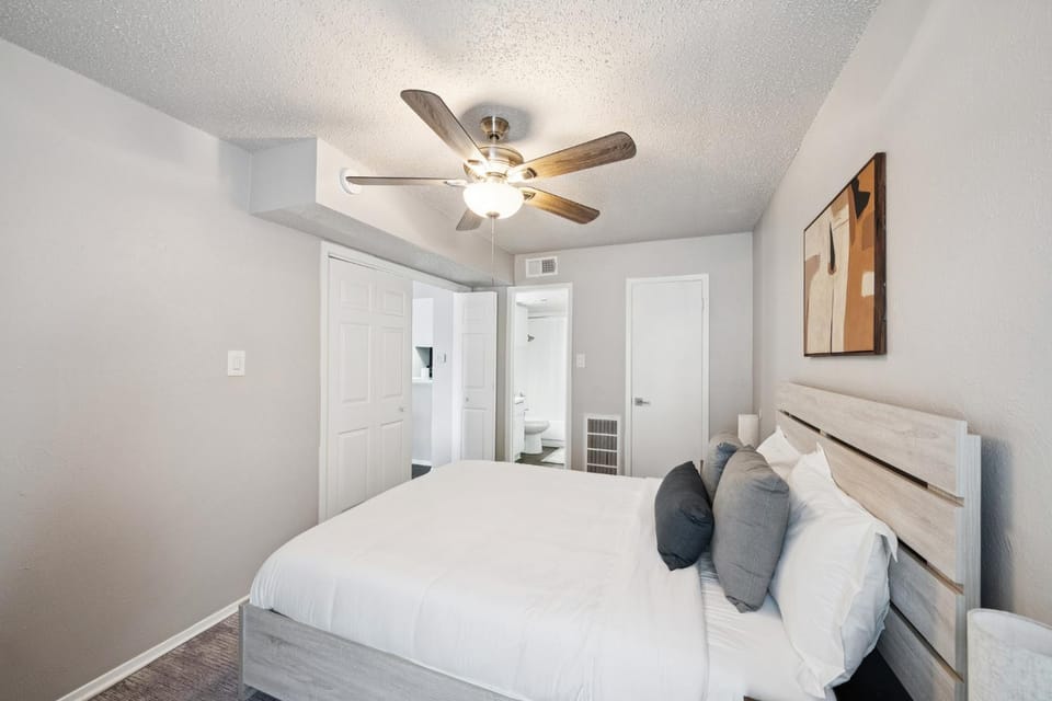 The Charlie 8208 I Spacious and Comfy 1 Bed 1 Bath Apartment in Richardson