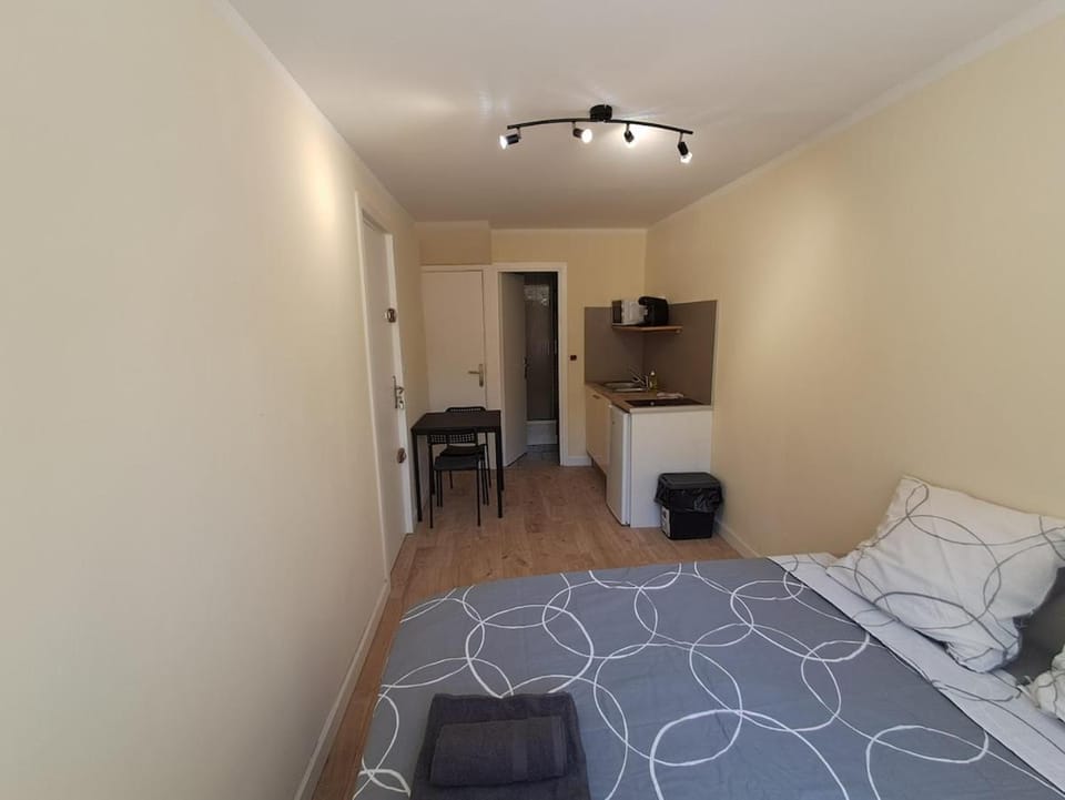 BudgetBnb Hyeres 3 Apartment in Hyères