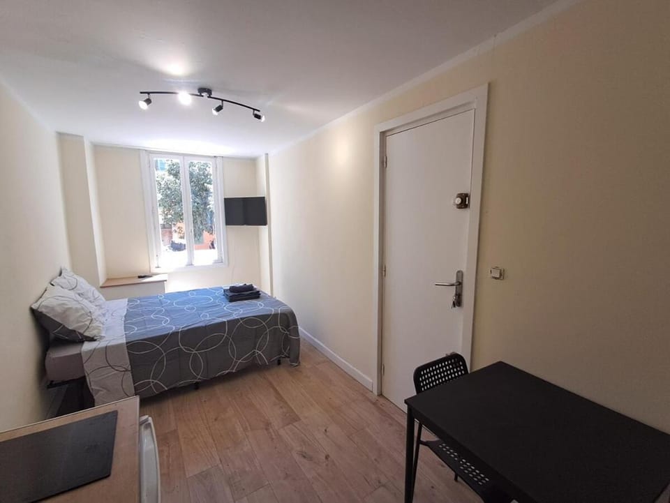 BudgetBnb Hyeres 3 Apartment in Hyères