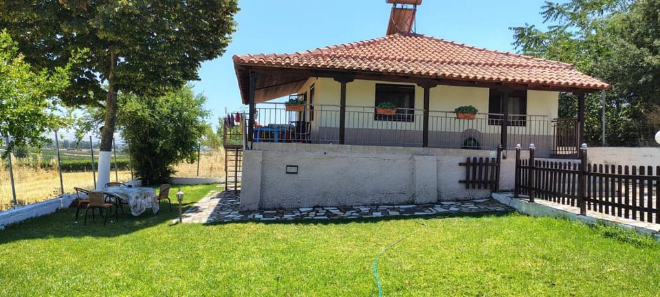 Property building, Facade/entrance, Day, Natural landscape, Garden, Garden view, Inner courtyard view