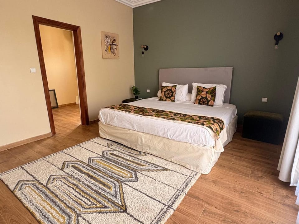 Bed, Photo of the whole room, Bedroom