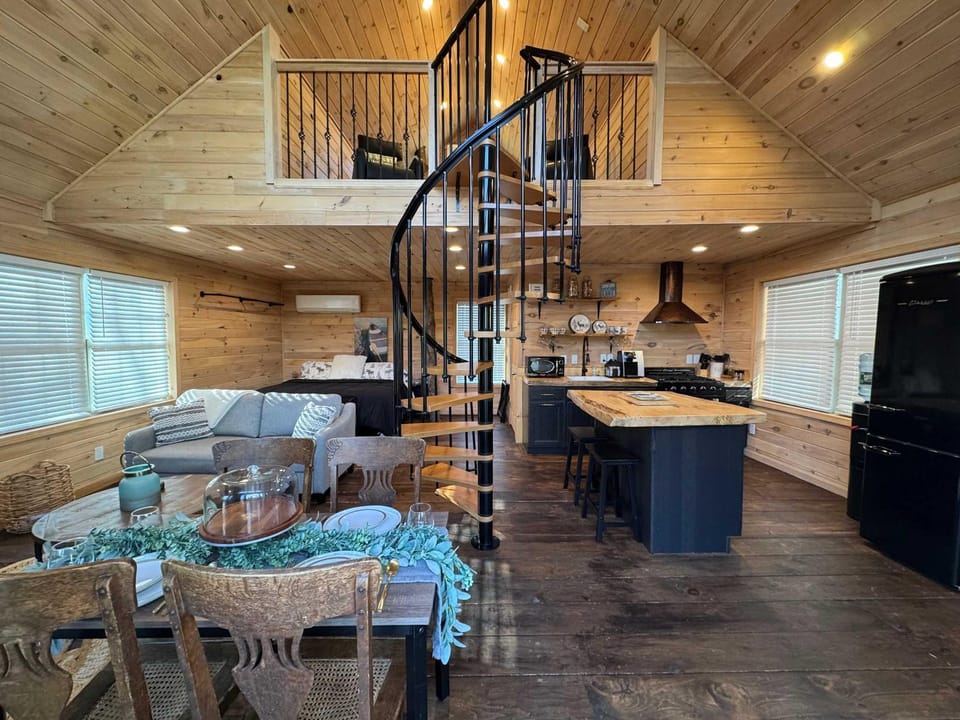 Kitchen or kitchenette, Seating area, Dining area, pet friendly