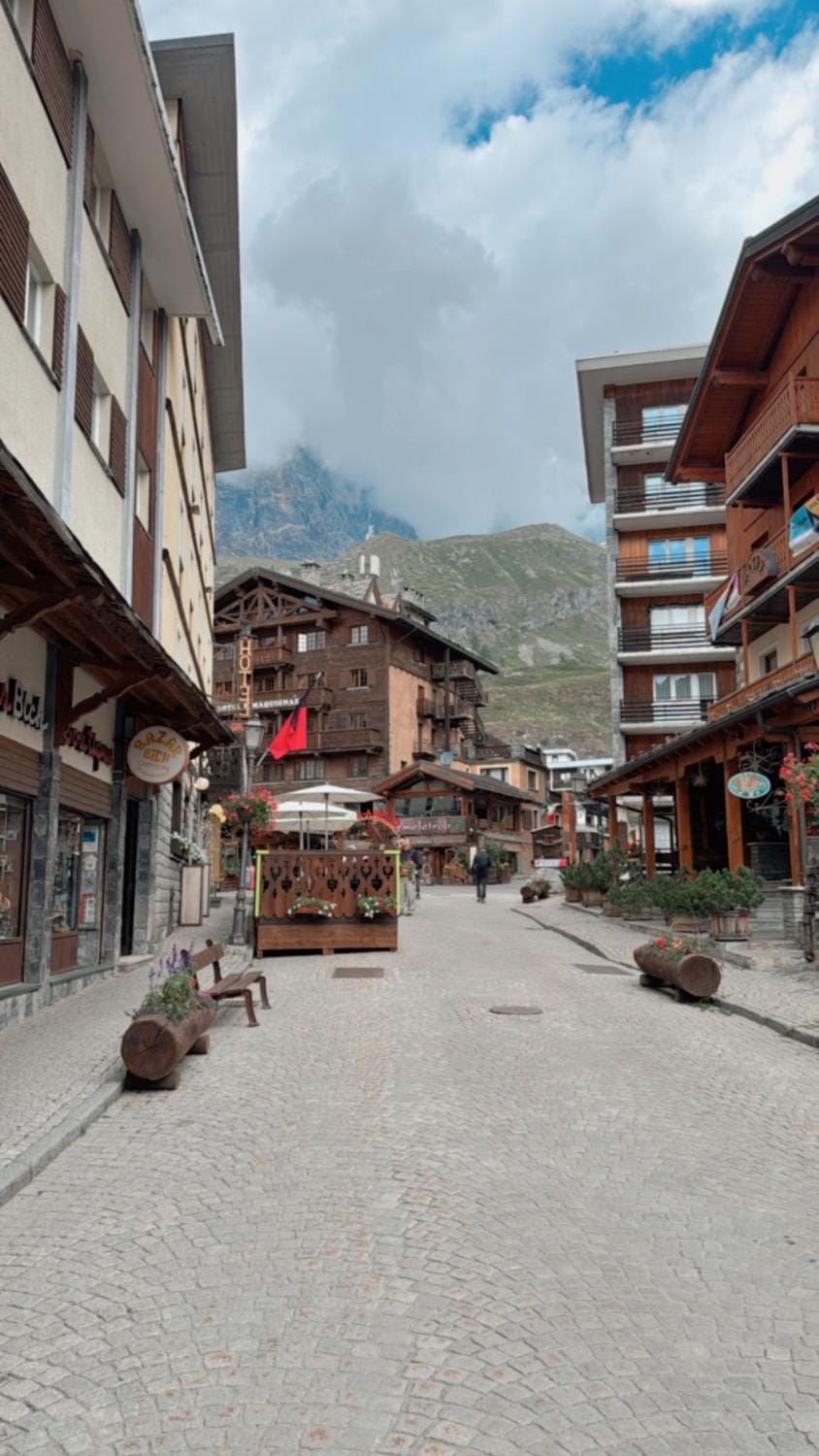 Neighbourhood, City view