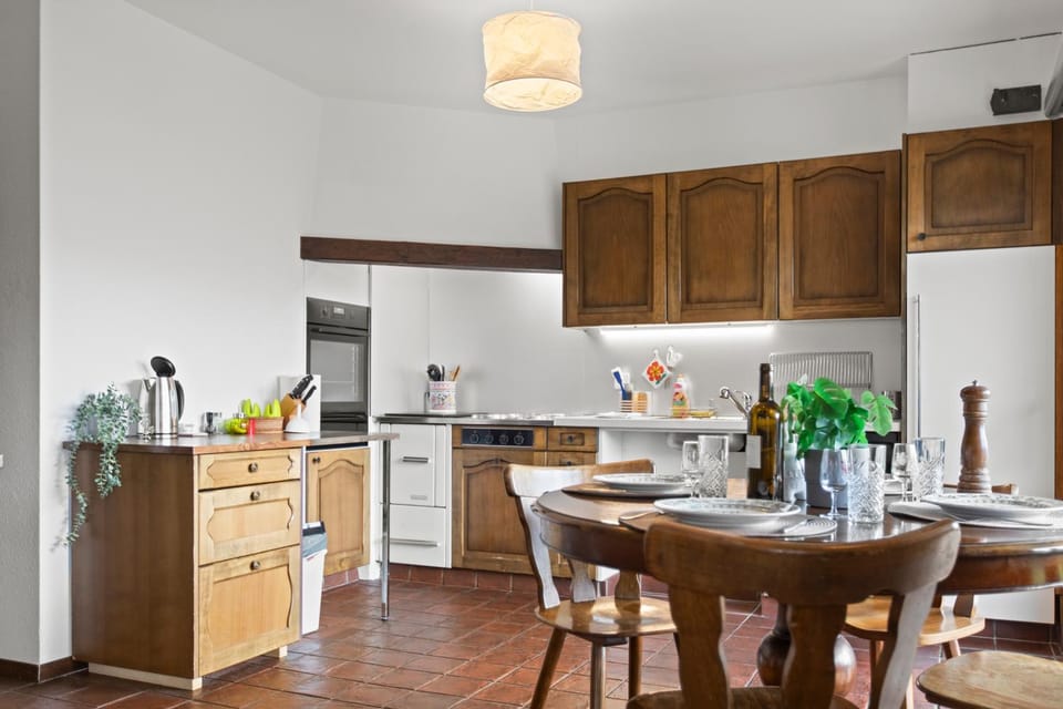 Kitchen or kitchenette, Dining area, dishwasher, oven, stove