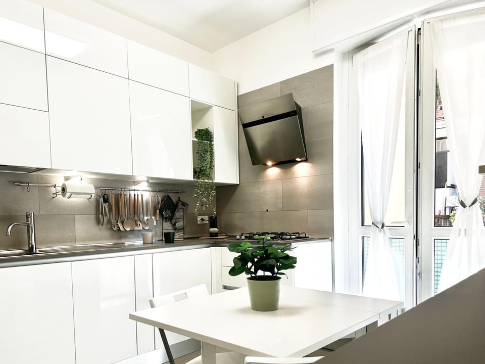 Communal lounge/ TV room, Coffee/tea facilities, Kitchen or kitchenette, Living room, Dining area, dishwasher, heating, microwave, oven, stove, toaster, kitchen, air conditioner