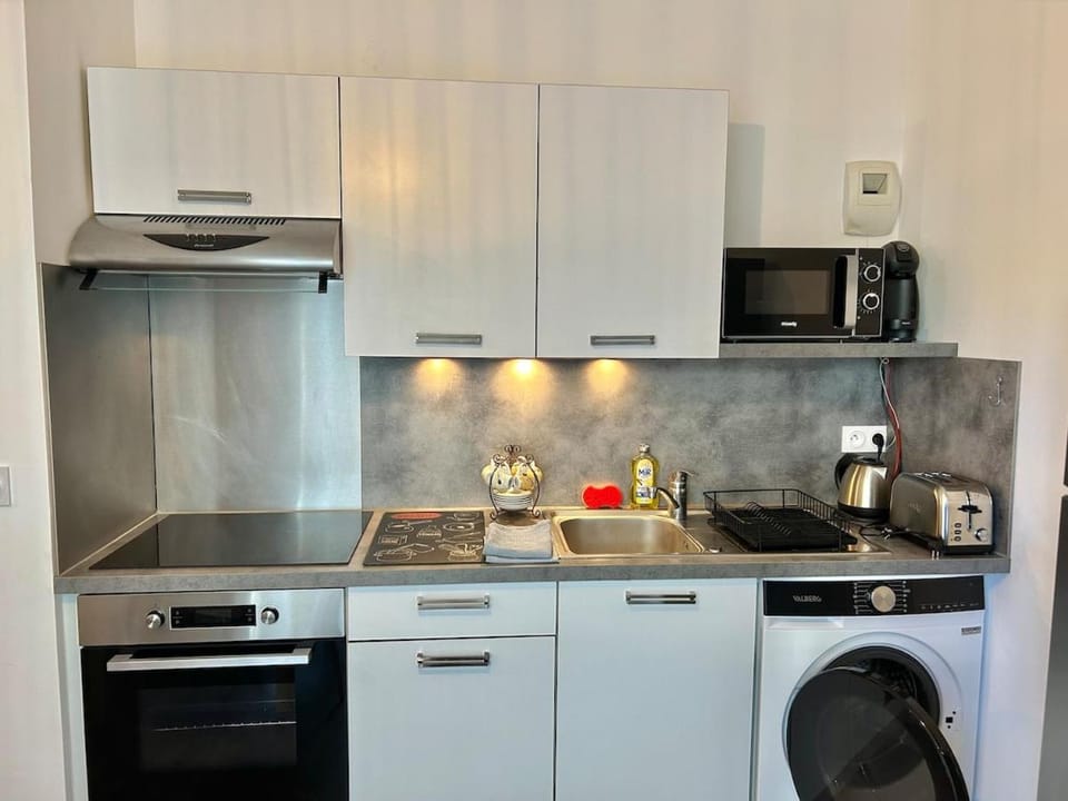 Kitchen or kitchenette, oven, stove, toaster, washing machine, dryer