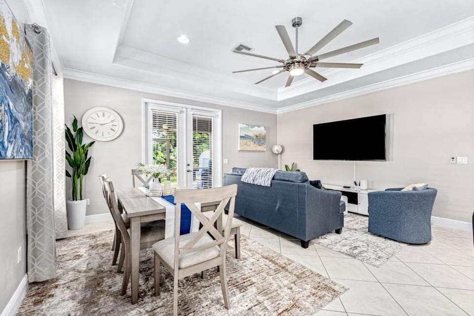 A Piece of Paradises House in Naples Park