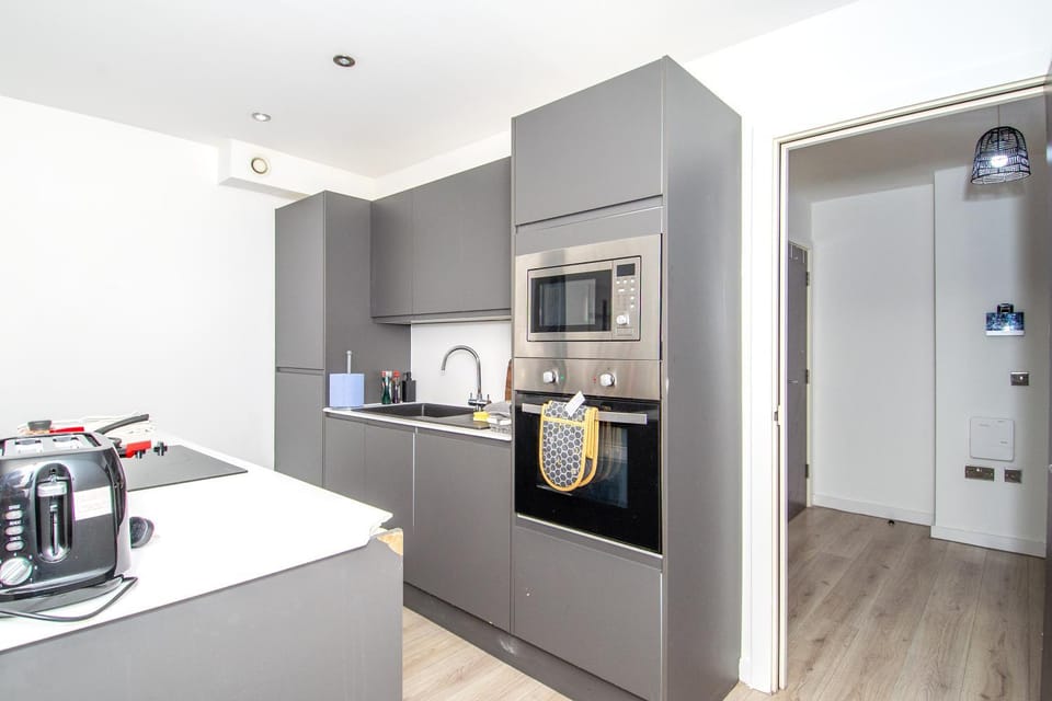 Coffee/tea facilities, Kitchen or kitchenette, dishwasher, oven, stove, toaster