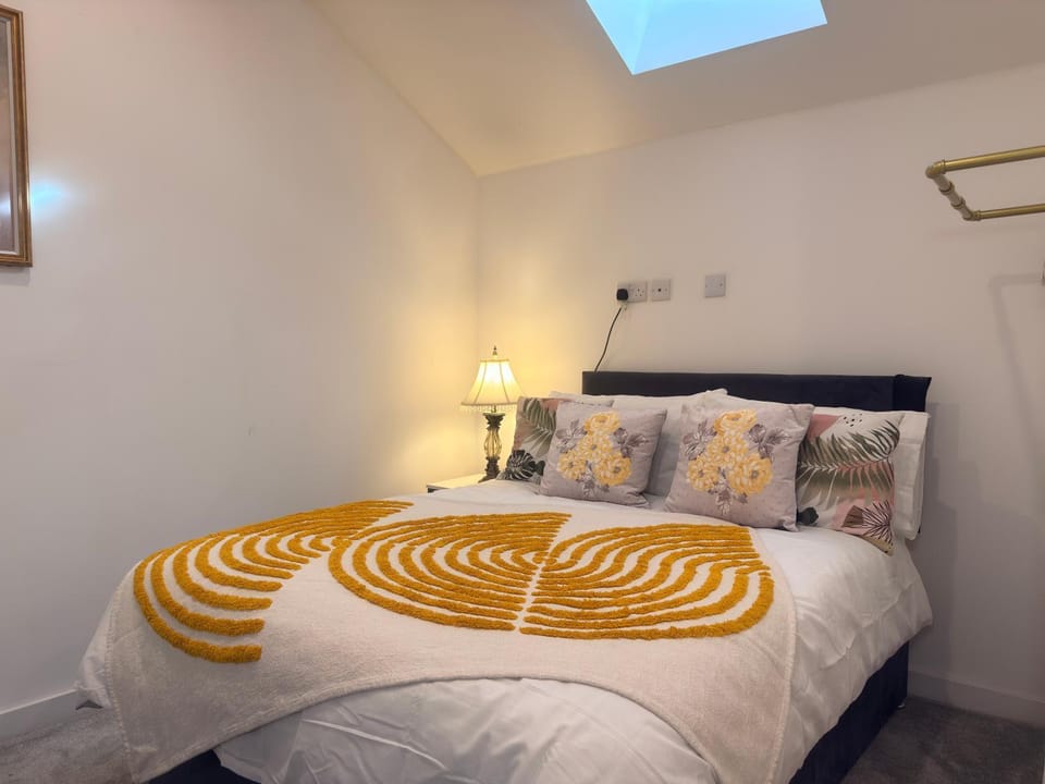 Modern Bradford City Apartment Steps from Stadium and Train Station Apartment in Bradford