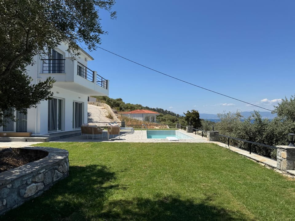 Property building, Natural landscape, Sea view, Swimming pool