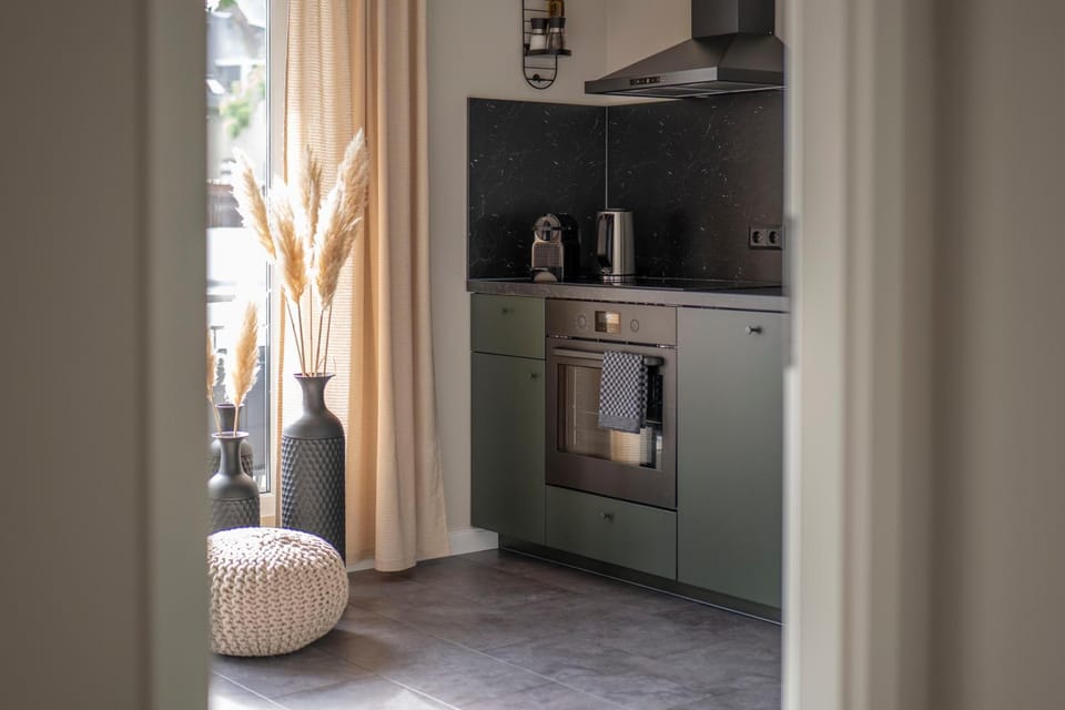 Photo of the whole room, kitchen