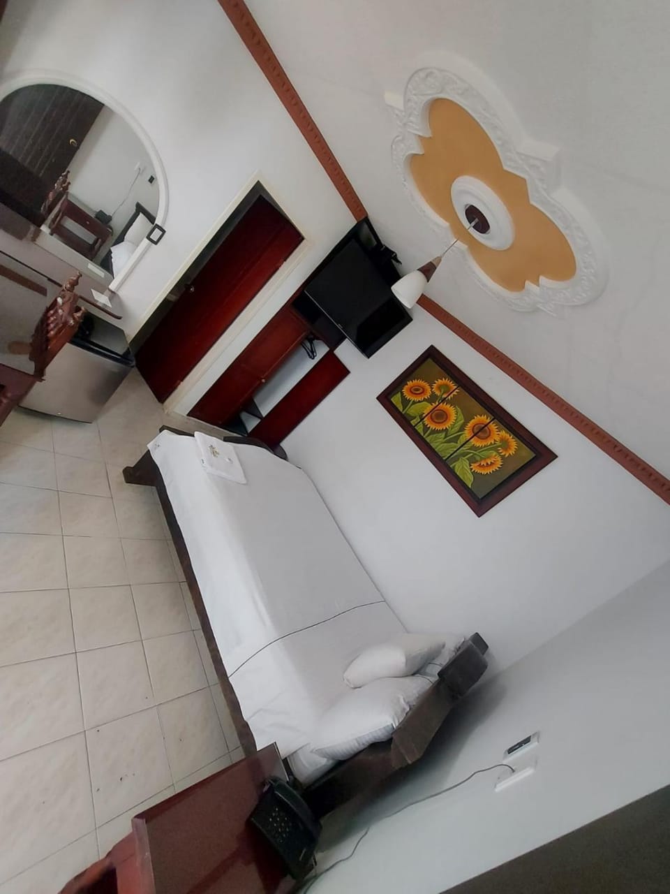 Bed, TV and multimedia, Bedroom