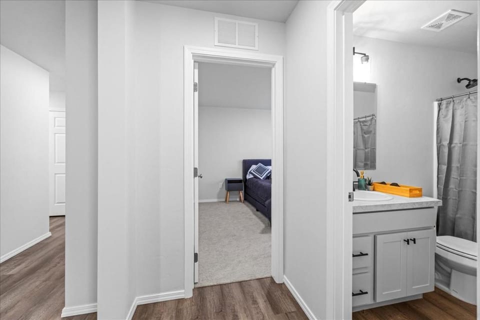 Heart of Caldwell- HotTub-Fenced Yard- Spacious House in Caldwell