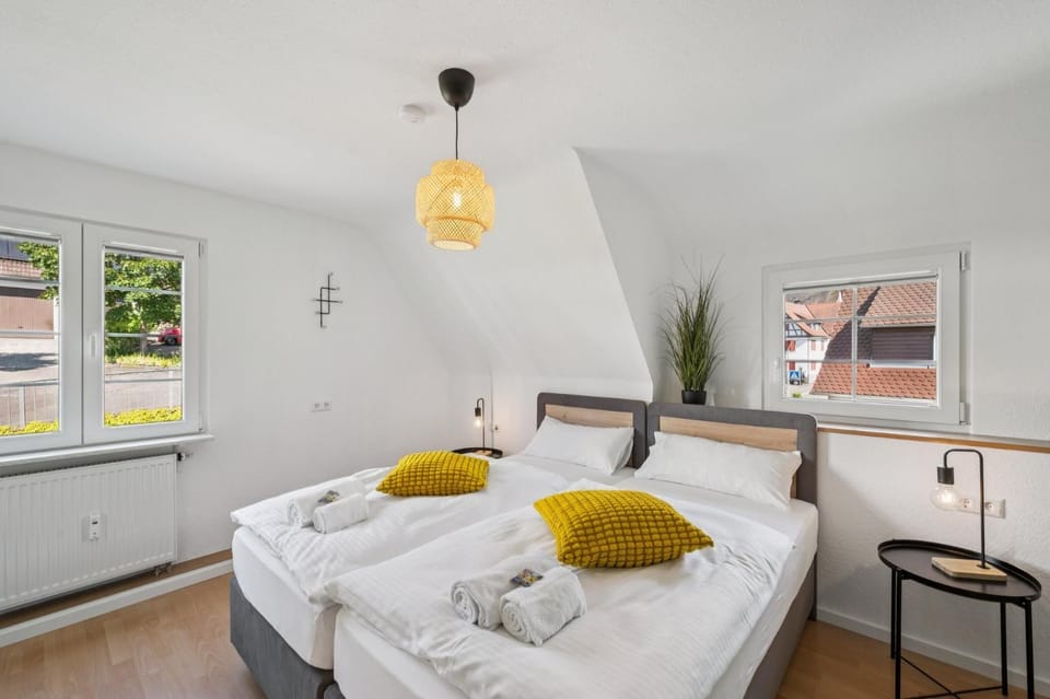 Bed, Photo of the whole room, Bedroom, towels