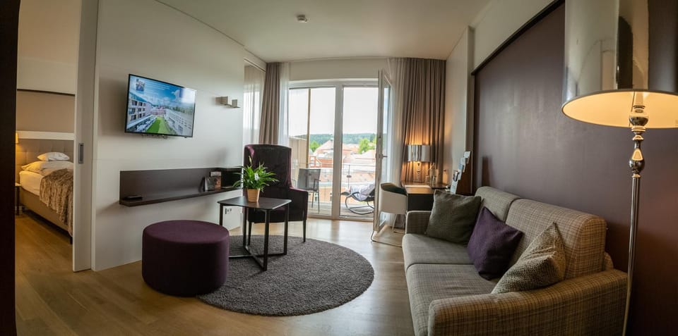 Balcony/Terrace, Living room, Landmark view, Inner courtyard view