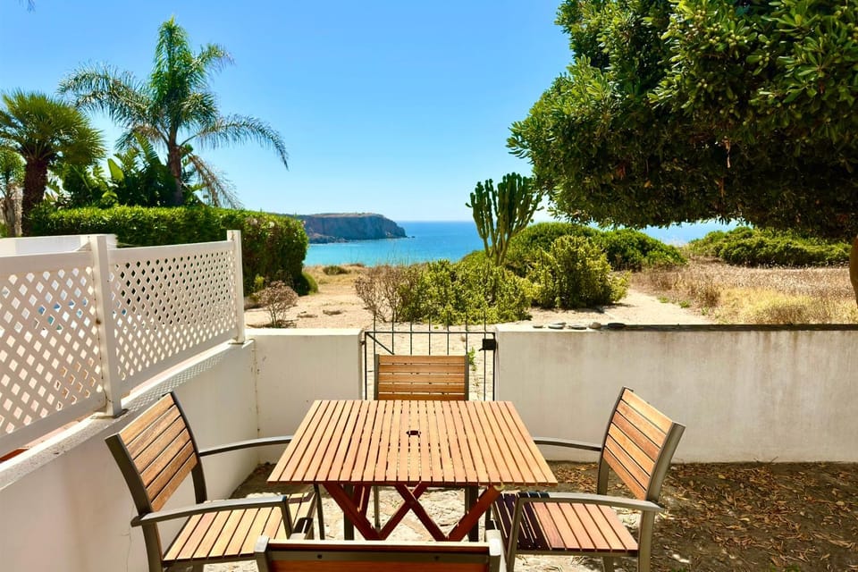 Patio, Natural landscape, View (from property/room), Balcony/Terrace, Living room, Seating area, Dining area, Sea view