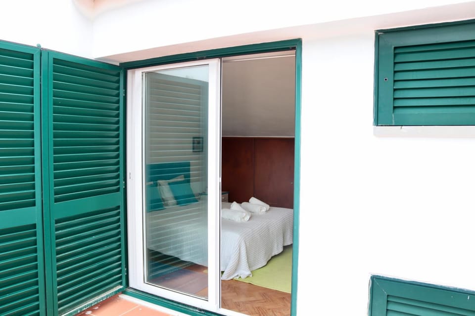 Bed, Photo of the whole room, Bedroom, towels, wardrobe