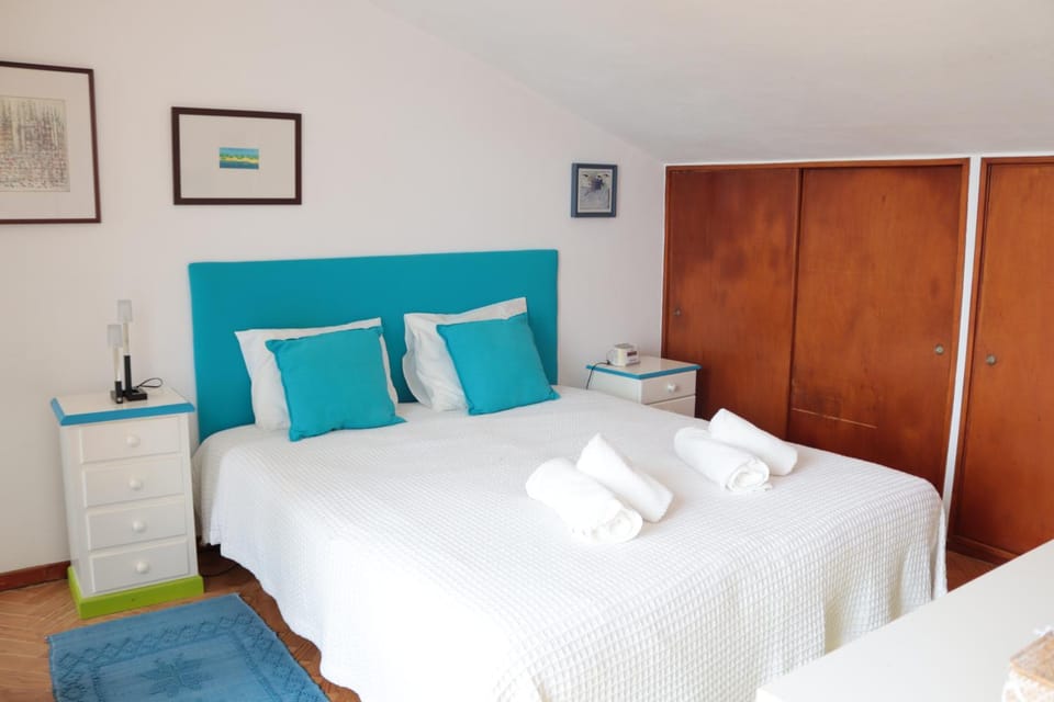 Bed, Photo of the whole room, Bedroom, towels, wardrobe