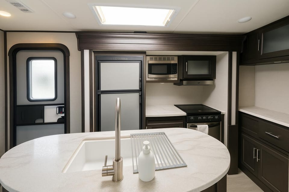 Kitchen or kitchenette, oven, stove