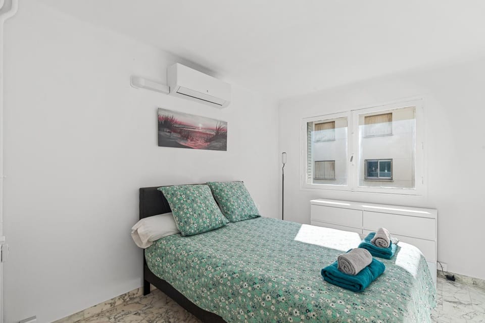 JUAN-LES-PINS PROCHE PLAGES et COMMERCES Apartment in Antibes