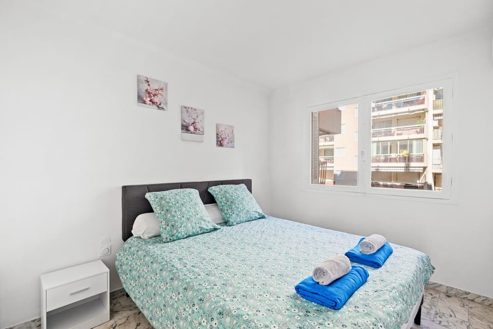 JUAN-LES-PINS PROCHE PLAGES et COMMERCES Apartment in Antibes