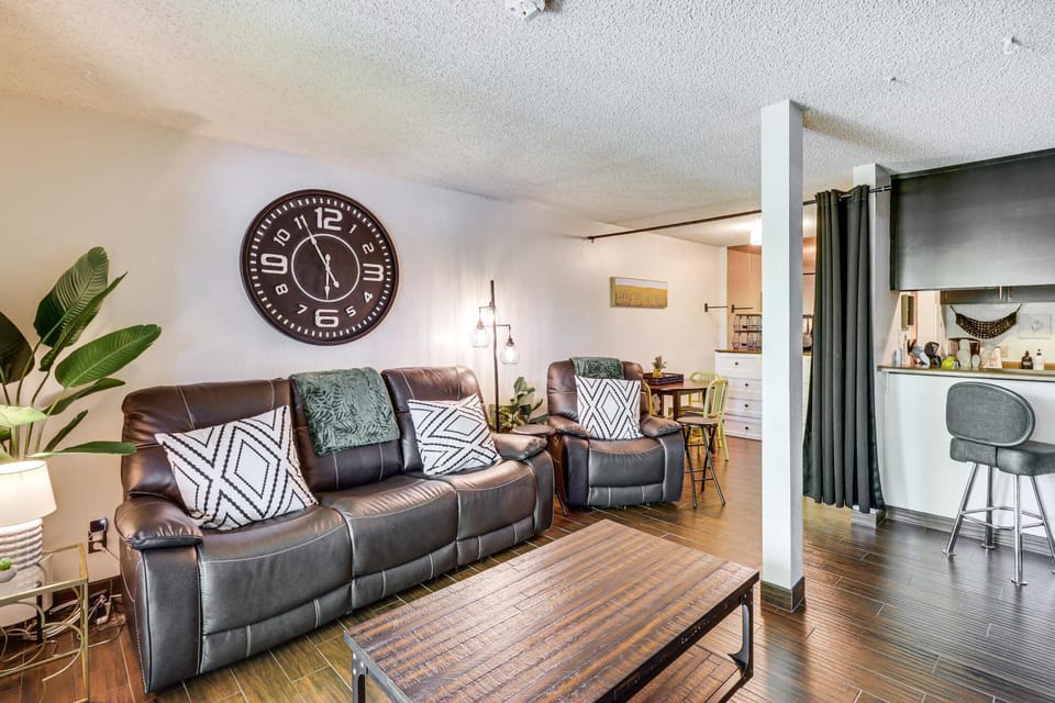 Walk to Virginia Lake Reno Condo with Balcony! Apartment in Reno