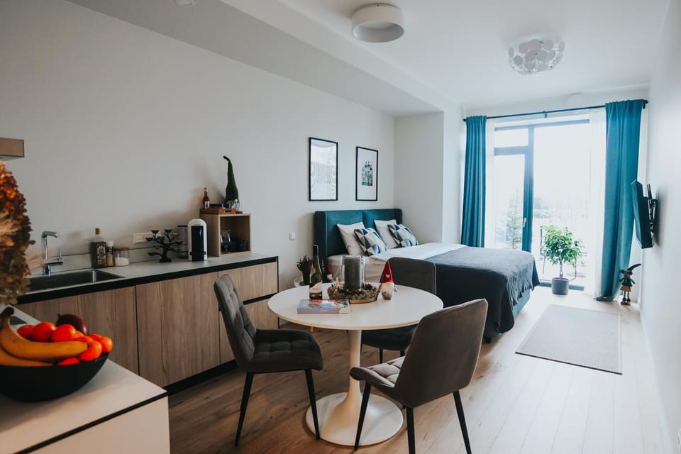 Coffee/tea facilities, Kitchen or kitchenette, Living room, Seating area, Dining area