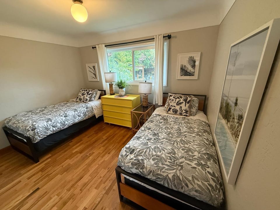 Mid-Century Modern Apartment at Horner Park Apartment in Oak Bay