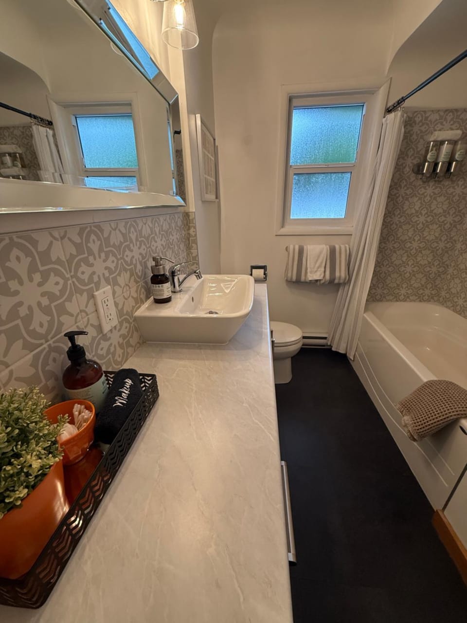 Mid-Century Modern Apartment at Horner Park Apartment in Oak Bay