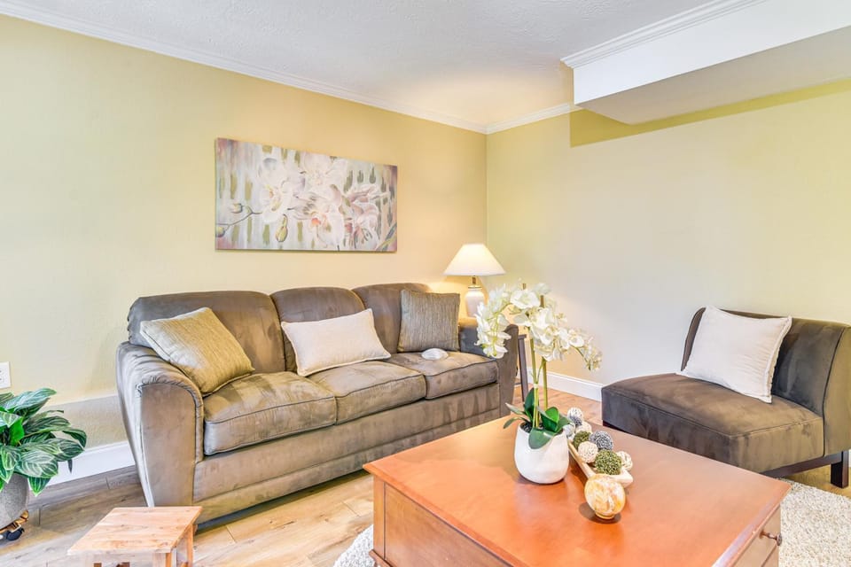 Secret Garden Healing Retreat! Beaverton Nike Area Apartment in Tanasbourne