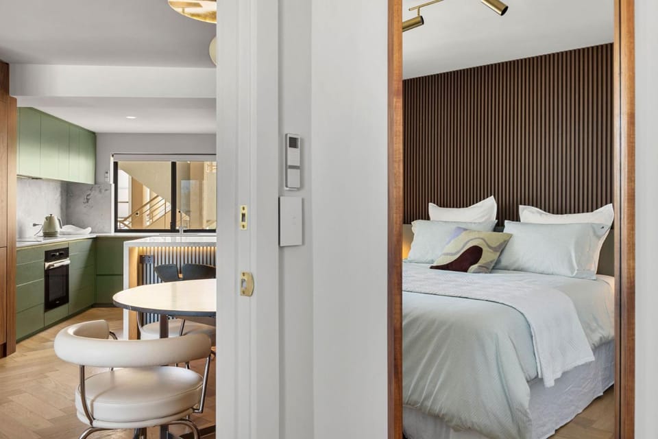 Bed, Kitchen or kitchenette