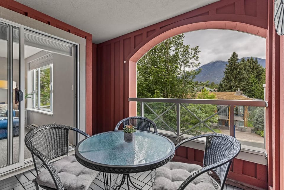 Patio, Balcony/Terrace, Mountain view