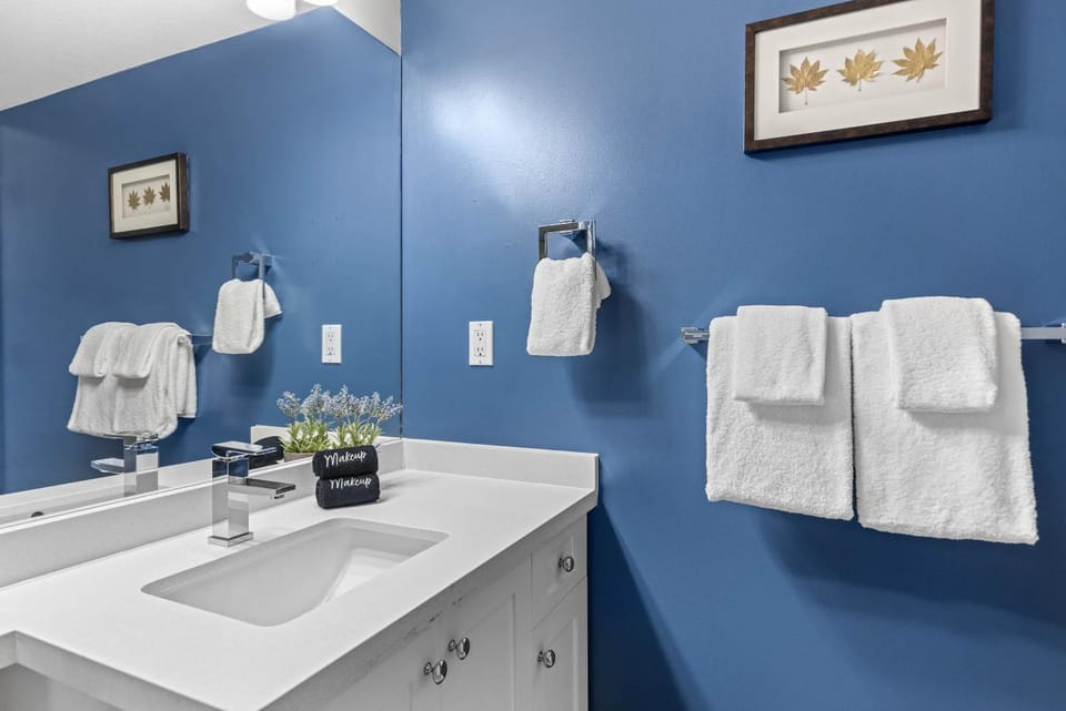 Bathroom, towels