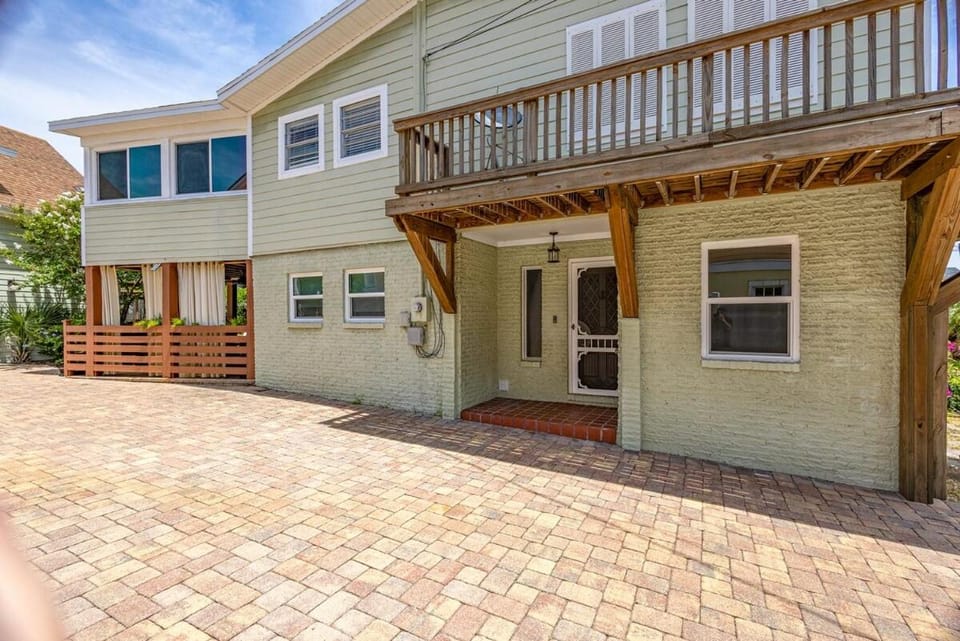 The Driftwood Home at Amelia House in Fernandina Beach