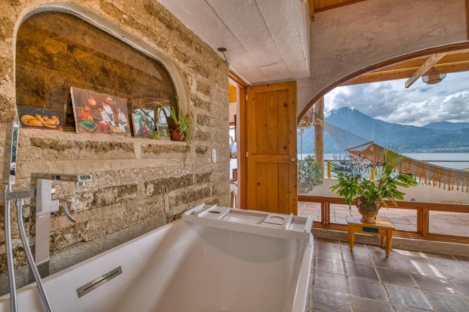 Casa Paloma - Lakefront - Waterfalls - Gardens House in Sololá Department