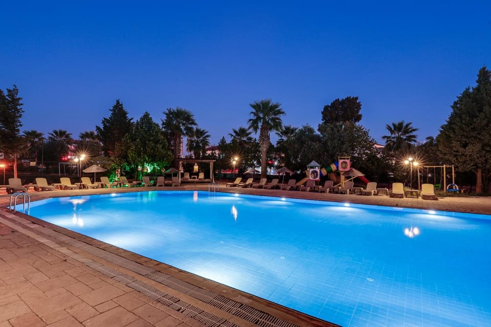 Night, Pool view, Swimming pool, sunbed