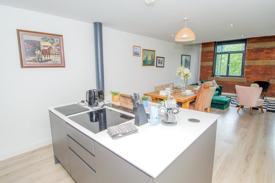 Coffee/tea facilities, Kitchen or kitchenette, Food and drinks, Dining area, Food, Drinks