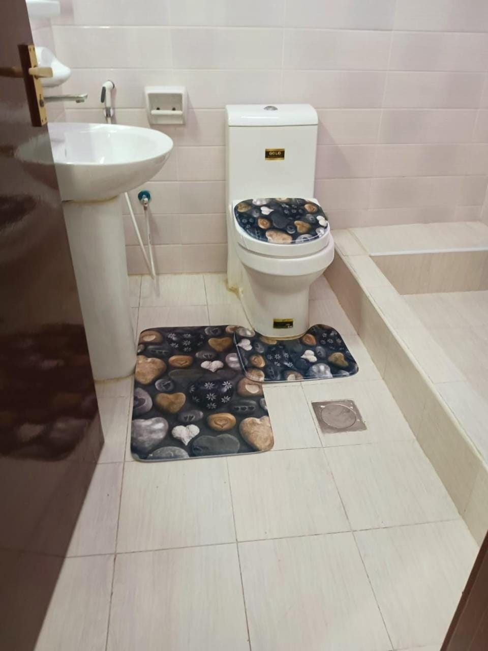 Luxury 2-Bedroom Family Apartment on Buhaira Corniche Apartment in Al Sharjah