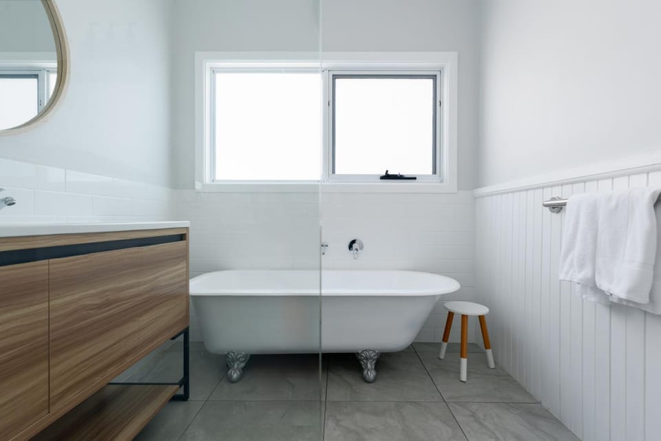 Elegant Beauty Point Home with WiFi & Fireplace House in Beauty Point