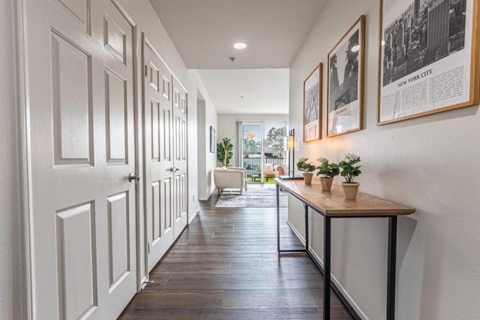 3BR Marina del Rey Condo with Pool, Hot Tub & Parking - 15 Min to LAX Apartment in Venice Beach
