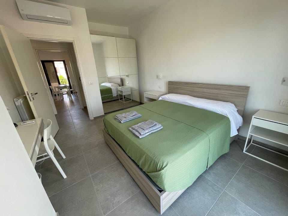 Bed, Photo of the whole room, Bedroom, towels, air conditioner