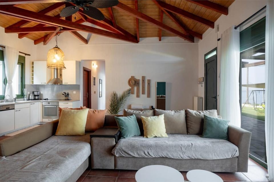 Kitchen or kitchenette, Living room, Seating area