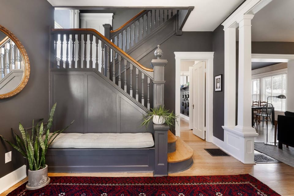 Urban Lakeside Retreat House in Jeffersonville