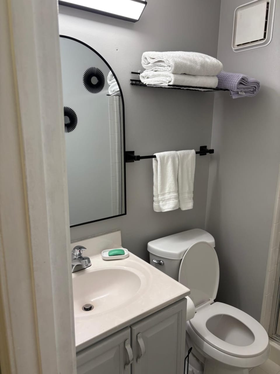 Toilet, Bathroom, towels