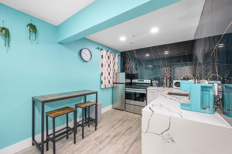 West U Studio, Near Med Center, Stadiums & Zoo Apartment in Houston