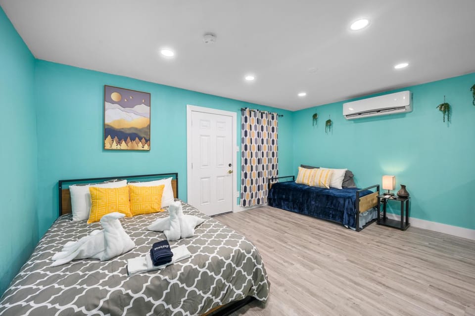 West U Studio, Near Med Center, Stadiums & Zoo Apartment in Houston