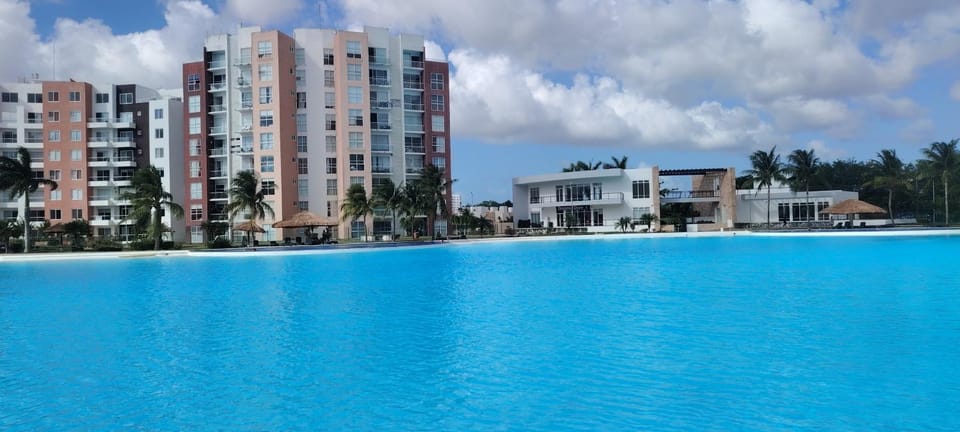 Grandiosa Laguna Azul Turquesa House in Cancun