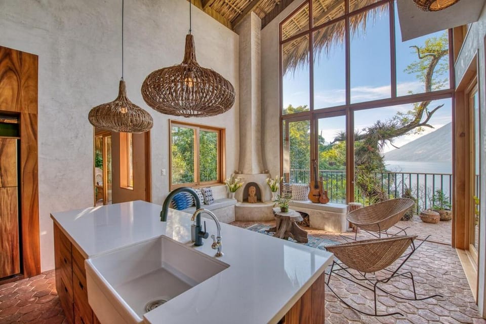 NEW! Jacuzzi, lake-access luxury House in Sololá Department